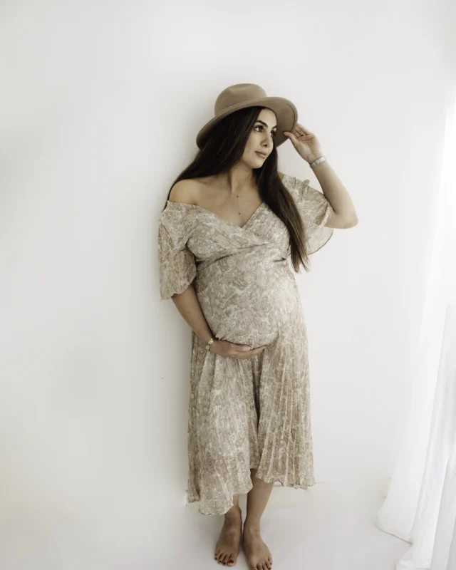 modern pregnancy photoshoot in Wimbledon