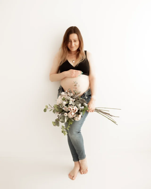 Kingston Upon Thames Maternity Photoshoot Maternity photoshoot in Kingston upon Thames